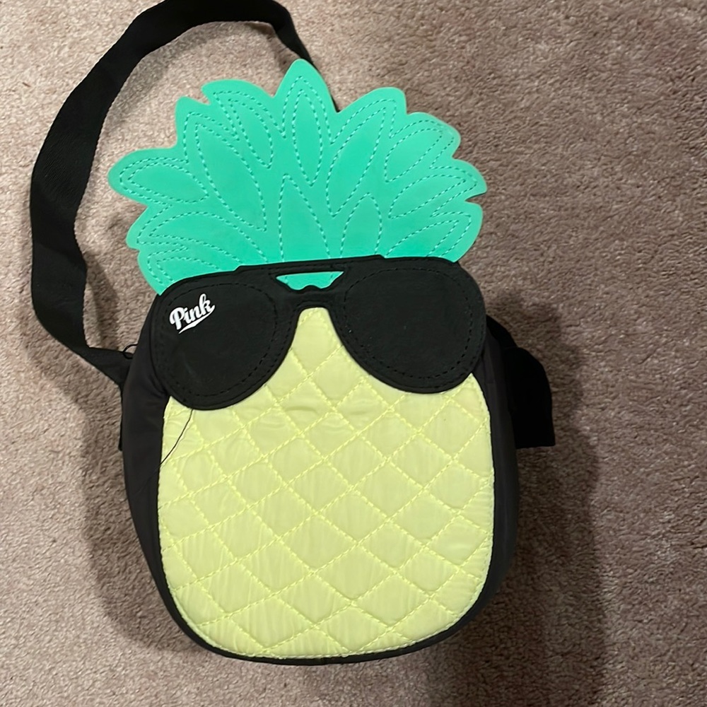 Pink pineapple lunchbox